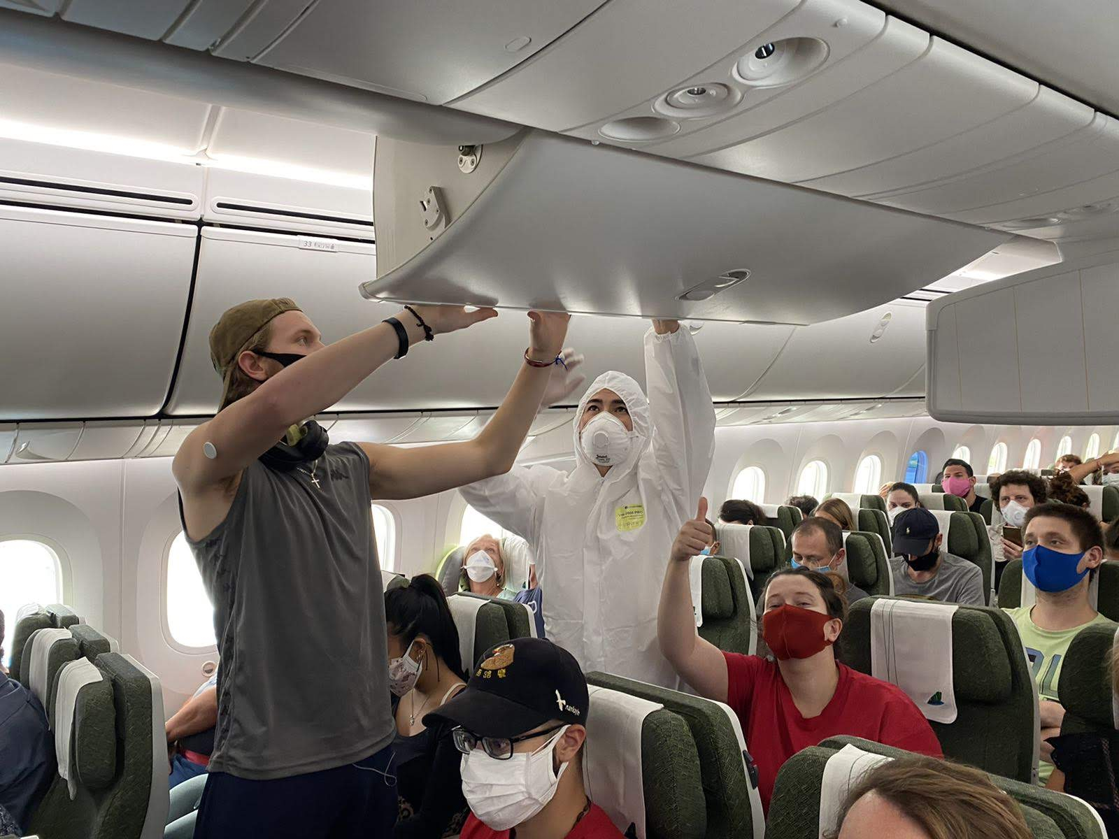 Sau khi vận chuyển thành công gần 300 hành khách quốc tịch Séc và EU hồi hương vào ngày 25/3, Bamboo Airways tiếp tục triển khai chuyến bay nhân đạo đưa hơn 200 hành khách người Lít-va và EU vào ngày 31/3.