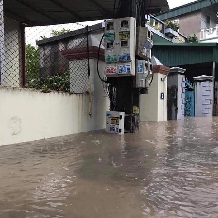 Nhiều nơi ngập lụt trên 1m