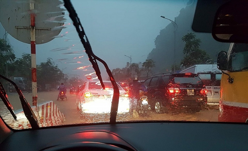 Nút giao thông đoạn Đèo Bụt - nối giữa Hạ Long và Cẩm Phả - là điểm “đen” về tình trạng ngập lụt.