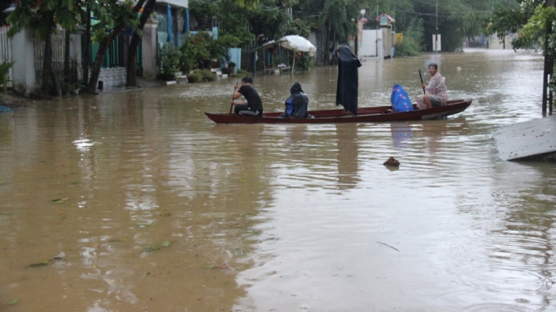 Nước sông Vu Gia lên nhanh gây ngập lụt nhiều khu dân cư trên địa bàn huyện Đại Lộc.