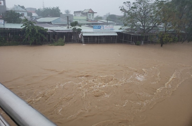 Nước lớn gây ngập nhiều căn nhà ở huyện Đại Lộc.
