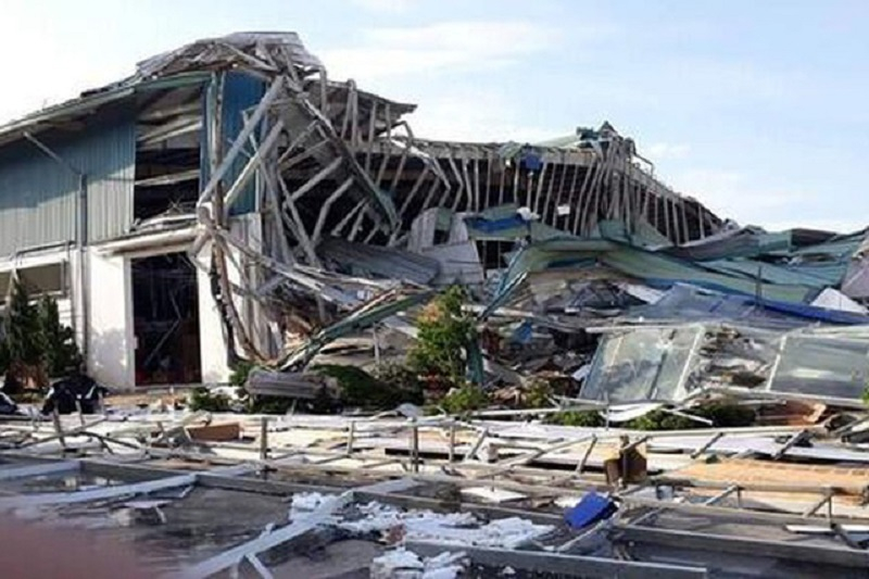 Quảng Ngãi: Mái nhà kho sập khiến 3 người chết