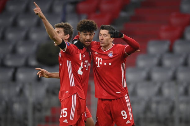 Kết quả Bayern vs Salzburg: Thắng trong thế mất người