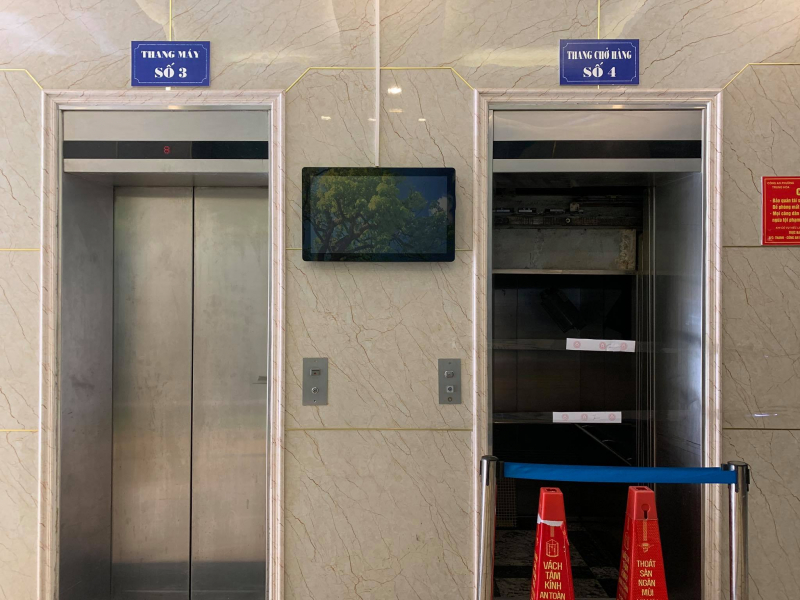 Rơi thang máy ở Hà Nội khiến nhiều người thương vong