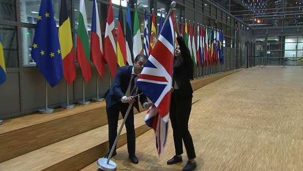 Quốc kỳ Anh được đưa đi khỏi khu vực cắm cờ các nước thành viên Hội đồng châu Âu.