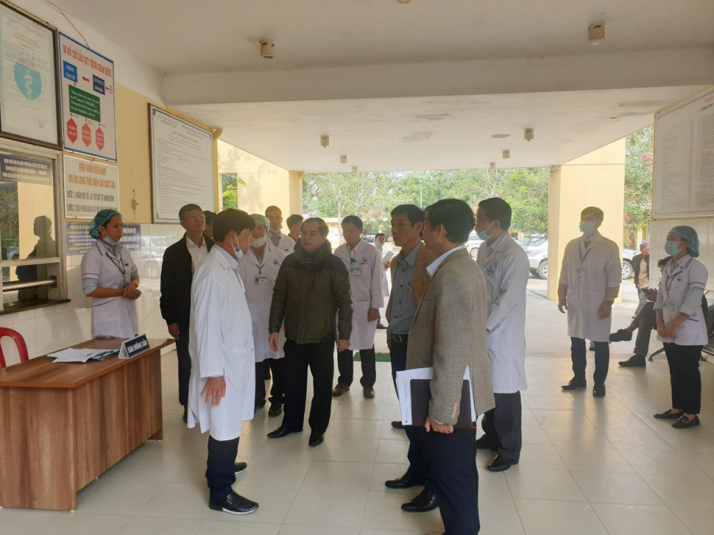 Ông Nguyễn Nam Hùng, Giám đốc Sở Y tế đi kiểm tra công tác phòng, chống dịch virus Corona.