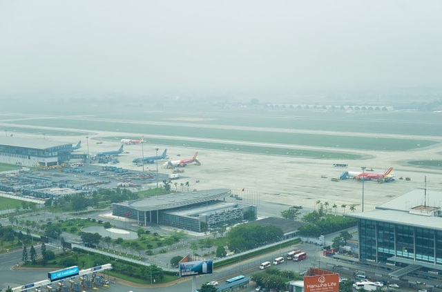 Hoạt động khai thác bay tại Nội Bài bị ảnh hưởng do sương mù dày đặc (ảnh: Toàn Vũ/Dân Trí).