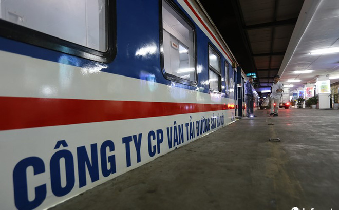Giá vé tàu SE1 hôm nay 13/2 hành trình Hà Nội – Sài Gòn sẽ khởi hành vào 22h20’ tại ga Hà Nội, dự kiến đến ga Sài Gòn vào 05h45’ ngày 15/2/2020.