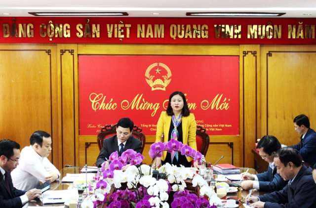  Trưởng ban Dân vận Thành ủy Nguyễn Thị Tuyến phát biểu tại buổi làm việc.