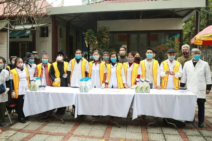 Hình ảnh thiện nguyện của Hội Giáo dục chăm sóc sức khỏe cộng đồng Việt Nam được lồng ghép vào clip.