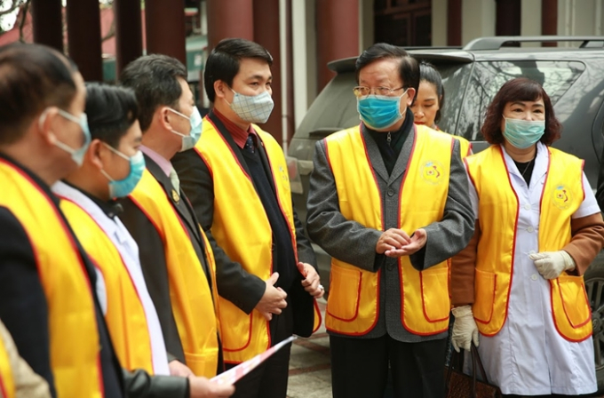 Hình ảnh lãnh đạo Trung ương Hội GDCSSKCĐ Việt Nam tham gia chống dịch COVID-19 trên nền nhạc bài hát 'Đánh giặc Corona'.