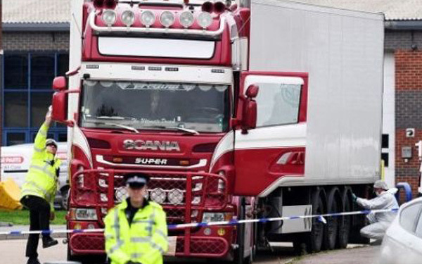 Hiện trường vụ 39 thi thể phát hiện trong xe container tại Anh