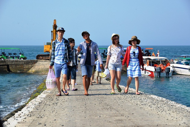 Từ ngày 09/3, tạm dừng cho phép người nước ngoài đi ra Đảo Lý Sơn, khuyến khích người nước ngoài đang ở Đảo Lý Sơn sớm trở lại đất liền.