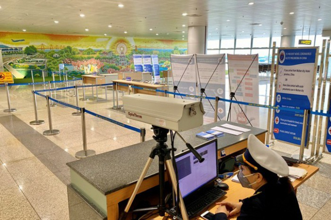 Tất cả hành khách nhập cảnh từ các chuyến bay quốc tế đều phải qua kiểm dịch