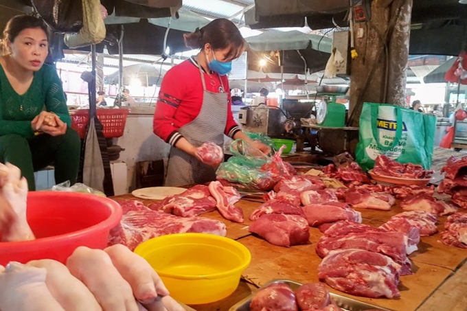 Giá thịt lợn vẫn ở mức cao khi giá heo hơi vẫn dao động quanh mức 80.000 đồng/kg.