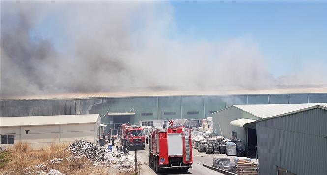 Vụ cháy xảy ra Công ty trách nhiệm hữu hạn Dong Hwa, chuyên sản xuất đồ gốm có địa chỉ tại phường Khánh Bình, thị xã Tân Uyên, tỉnh Bình Dương.