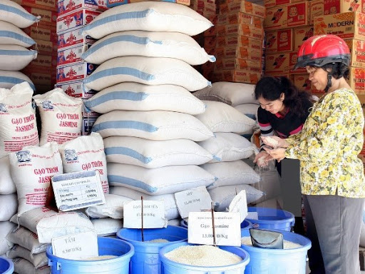 Bảng giá gạo miền Tây hôm nay, giá gạo 5% tấm tại Việt Nam tăng vọt lên 380 USD/tấn