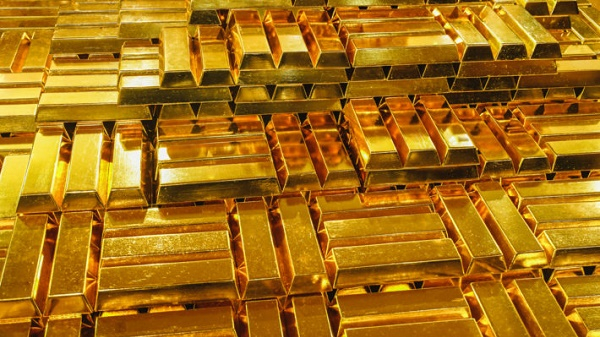 Giá vàng hôm nay 15/4, thị trường thế giới tăng vọt lên đỉnh mới, cao nhất kể từ tháng 11/2012, trong nước giá vàng SJC, vàng 9999 duy trì ngưỡng bán ra trên 48,6 triệu đồng/lượng.