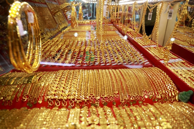 Bảng giá vàng hôm nay 19/4, giá vàng trong nước mở cửa sáng nay lại không có phản ứng, khi giữ nguyên ở mức trên 48,2 triệu đồng/lượng.