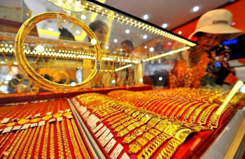 Giá vàng hôm nay 21/4, giá vàng miếng trong nước giảm mạnh, tại Phú Quý vàng SJC mất mốc 48 triệu đồng/lượng, thị trường thế giới ghi nhận tăng mạnh.