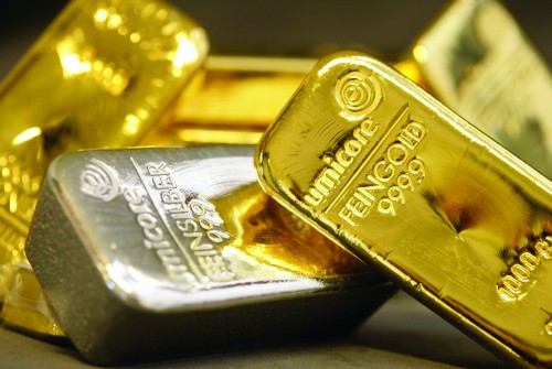 Giá vàng hôm nay 28/4, giá vàng giảm theo đà suy thoái giá vàng thế giới, giá vàng giảm do các nhà đầu tư chuyển hướng sang thị trường chứng khoán để tìm kiếm lợi nhuận.