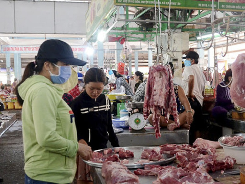 Giá thịt heo gần 300.000 đồng/kg