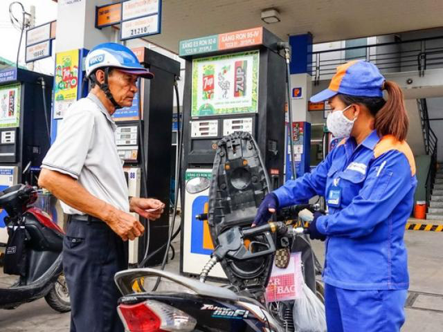 Giá xăng hôm nay 28/5 được dự báo có thể tăng mạnh do diễn biến giá xăng dầu trên thị trường thế giới 15 ngày qua, đặc biệt giá xăng bán lẻ thị trường Singapore.