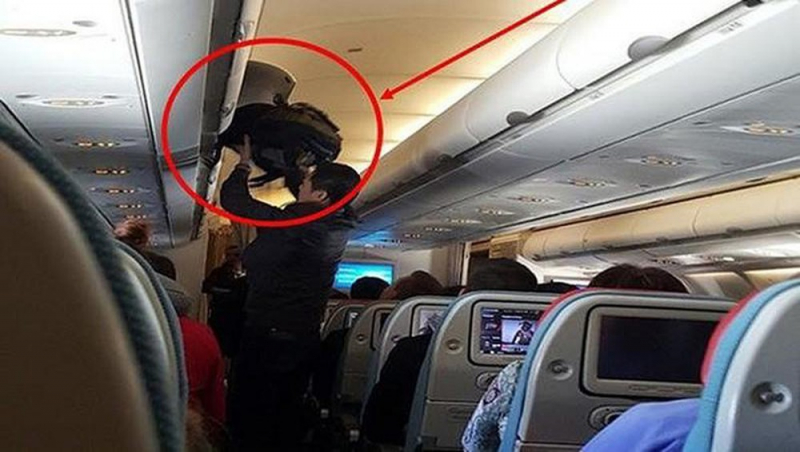 Đạo chích ngoại quốc ăn cắp tiền của hành khách cùng đi trên chuyến bay Jetstar Pacific. Ảnh minh họa