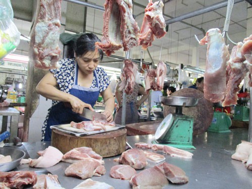 Giá thịt lợn vẫn ở mức cao.