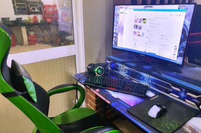 Chỗ máy tính Sự ngồi chơi game khi bị bắt. Ảnh: Vietnamnet