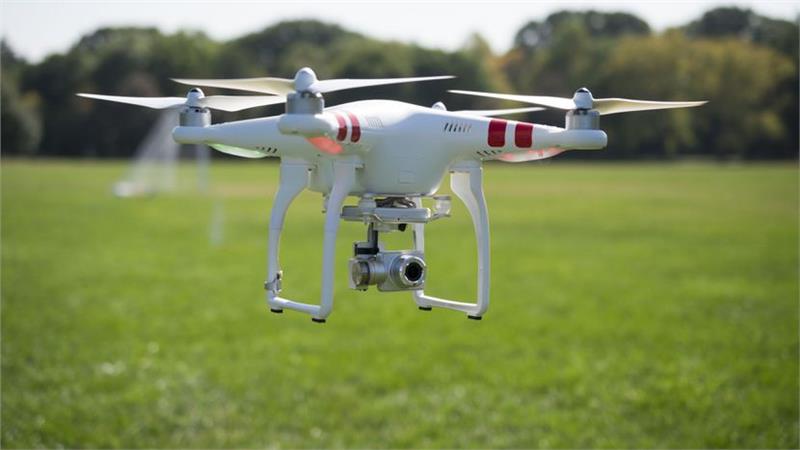 Bộ Quốc phòng đang đề nghị Chính phủ bổ sung nhiều quy định kiểm soát chặt việc sản xuất, sử dụng, chơi thiết bị bay không người lái (flycam).