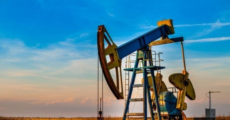Giá xăng dầu hôm nay 4/7, giá dầu tăng trở lại dự trữ dầu thô của Mỹ giảm mạnh và tỉ lệ thất nghiệp cũng giảm dần. Giá xăng dầu trong nước tăng mạnh.