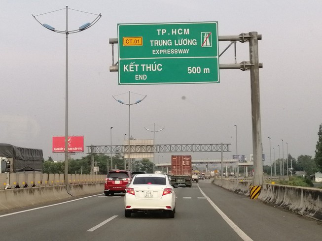 Sau gần 1,5 năm tạm dừng thu phí, Bộ GTVT đã có văn bản hỏa tốc đề nghị Thủ tướng xem xét, thông qua đề án thu phí cao tốc TP.HCM - Trung Lương.