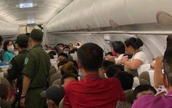 Một nam hành khách có hành vi cổ vũ, lôi kéo, kích động trên tàu bay vừa bị Cục Hàng không Việt Nam ra quyết định cấm bay có thời hạn trong 12 tháng.