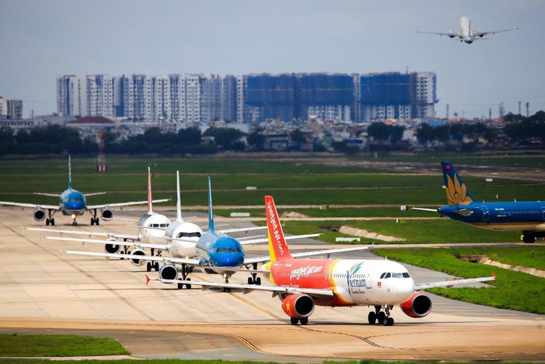 Việt Nam sẽ chính thức nối lại một số đường bay quốc tế tới một số nước thuộc châu Á, đồng thời chấp nhận khách nối chuyến, tới các sân bay Nội Bài, Tân Sơn Nhất, Đà Nẵng.