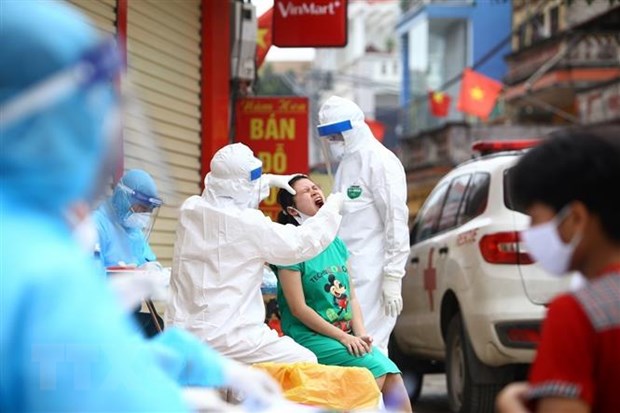 Thêm 2 người mắc COVID-19, Việt Nam có 372 ca bệnh