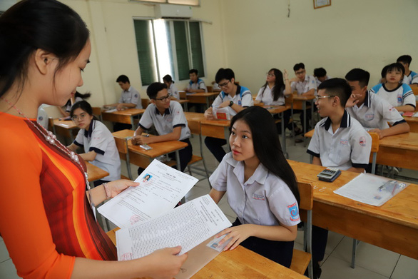 Đáp án đề thi vào lớp 10 năm 2020 môn Toán - Chuyên Toán tỉnh Bình Phước