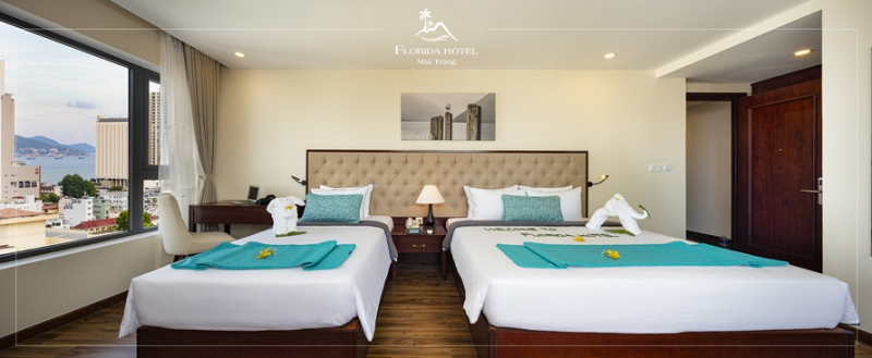 Các phòng được thiết kế sang trọng và tiện nghi, mang đến cho du khách kỳ nghỉ thoải mái