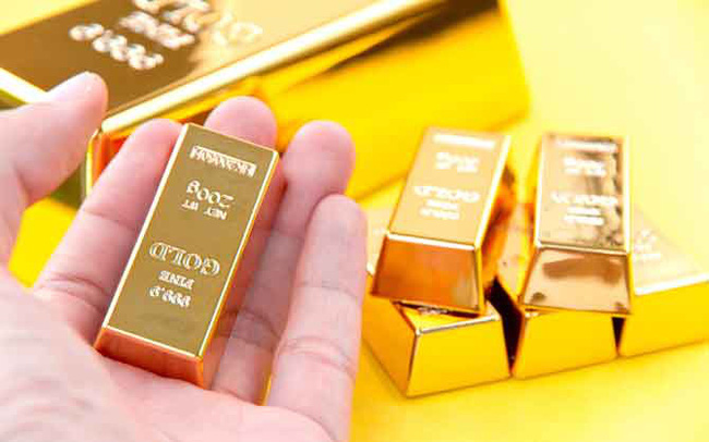 Giá vàng hôm nay, giá vàng SJC, giá vàng 9999 hôm nay bất ngờ tăng trở lại mặc dù các quỹ đầu tư liên tục bán tháo cả chục tấn vàng.