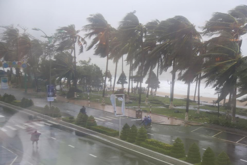 Tin khẩn cấp về cơn bão số 2, cảnh báo mưa dông, kèm lốc, sét, gió giật mạnh tại Hà Nội