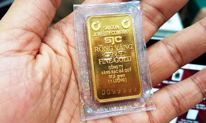 Giá vàng SJC hôm nay 25/8, xu hướng giảm đã bị chặn đứng giá vàng SJC, giá vàng 9999 hôm nay đi ngang, nhà đầu tư tiếp tục gom vàng.
