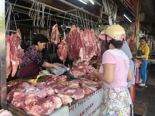 Giá thịt lợn hôm nay 25/8 ổn định do giá heo hơi không có nhiều thay đổi. Hiện giá heo hơi ba miền Bắc - Trung - Nam ghi nhận cao nhất mức 87.000 đồng/kg