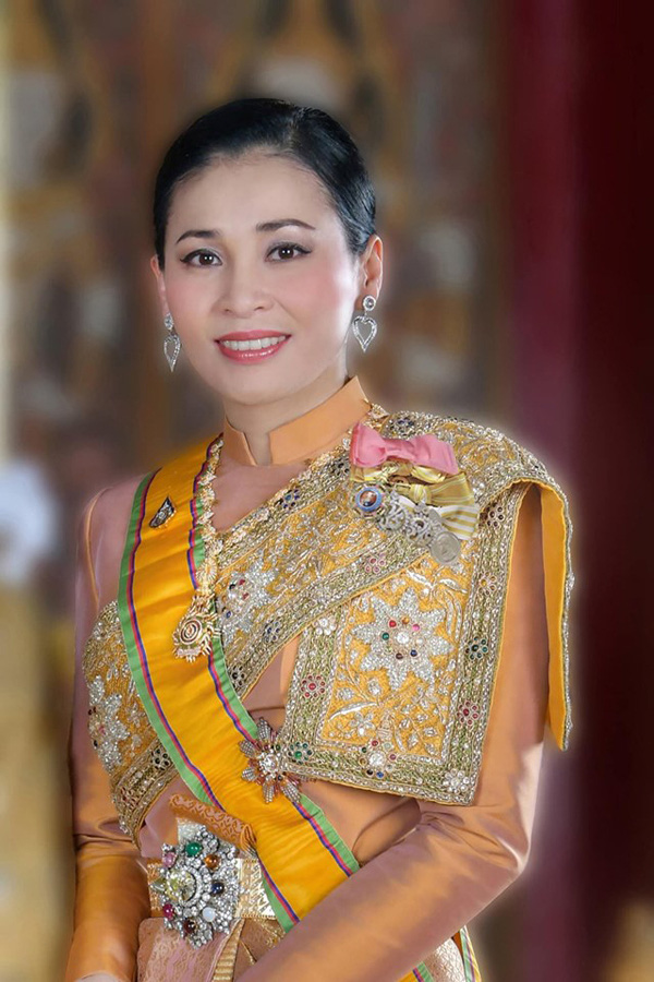  Vẻ đẹp đậm chất truyền thống của Hoàng hậu Thái Lan ở tuổi 42.