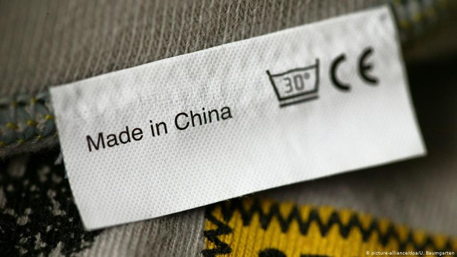 Trung Quốc bị coi không chỉ xuất khẩu hàng hóa mà cả mô hình thể chế sang các nước EU (Ảnh: Deutsche Welle).