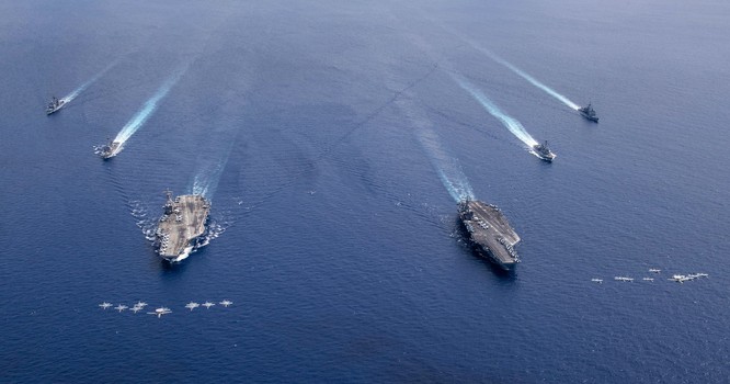 Hai nhóm tác chiến tàu sân bay USS Nimitz và USS Ronald Reagan tập trận ở Biển Đông trung tuần tháng 7/2020 (Ảnh: Hạm đội Thái Bình Dương).