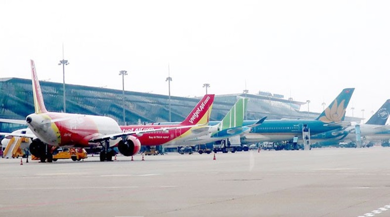 Cục Hàng không Việt Nam đã chỉ đạo đóng cửa các sân bay Đà Nẵng, Phú Bài (Huế), Chu Lai (Quảng Nam) do ảnh hưởng của bão số 5, hàng chục chuyến bay bị hoãn, huỷ.