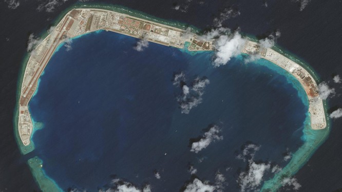Ảnh chụp từ vệ tinh các đảo nhân tạo của Trung Quốc trên Biển Đông, nơi Bắc Kinh ráo riết tiến hành quân sự hóa trong vài năm qua.