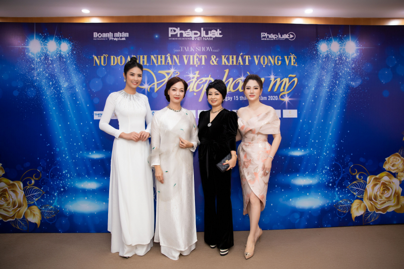 “Sứ mệnh của tôi là giúp phụ nữ Việt hoàn hảo hơn…” - Doanh nhân Xuân Hương (ngoài cùng bên phải)