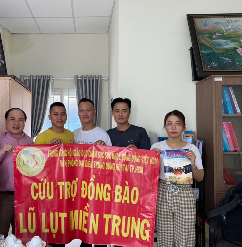 Hội GDCSSKCĐ Việt Nam ủng hộ đồng bào miền Trung khắc phục hậu quả thiên tai, lũ lụt, sớm vượt qua khó khăn, ổn định cuộc sống.
