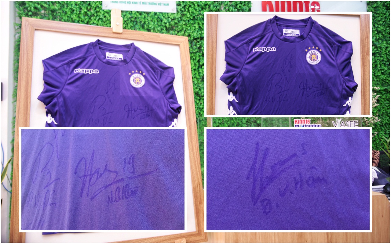  6 áo thi đấu có chữ ký của các cầu thủ nổi tiếng Việt Nam đang khoác trên mình màu áo của CLB Hà Nội sẽ được Ban tổ chức Giải bóng đá Kinh tế Môi trường lần I-2020 đem ra đấu giá để ủng hộ đồng bào lũ lụt. Ảnh: Lê Nam.